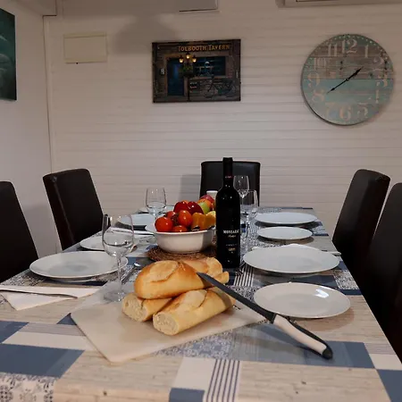 Totally Private 2-Bedroom Apartment & Private Solar Heated Pool Wifi, Ac